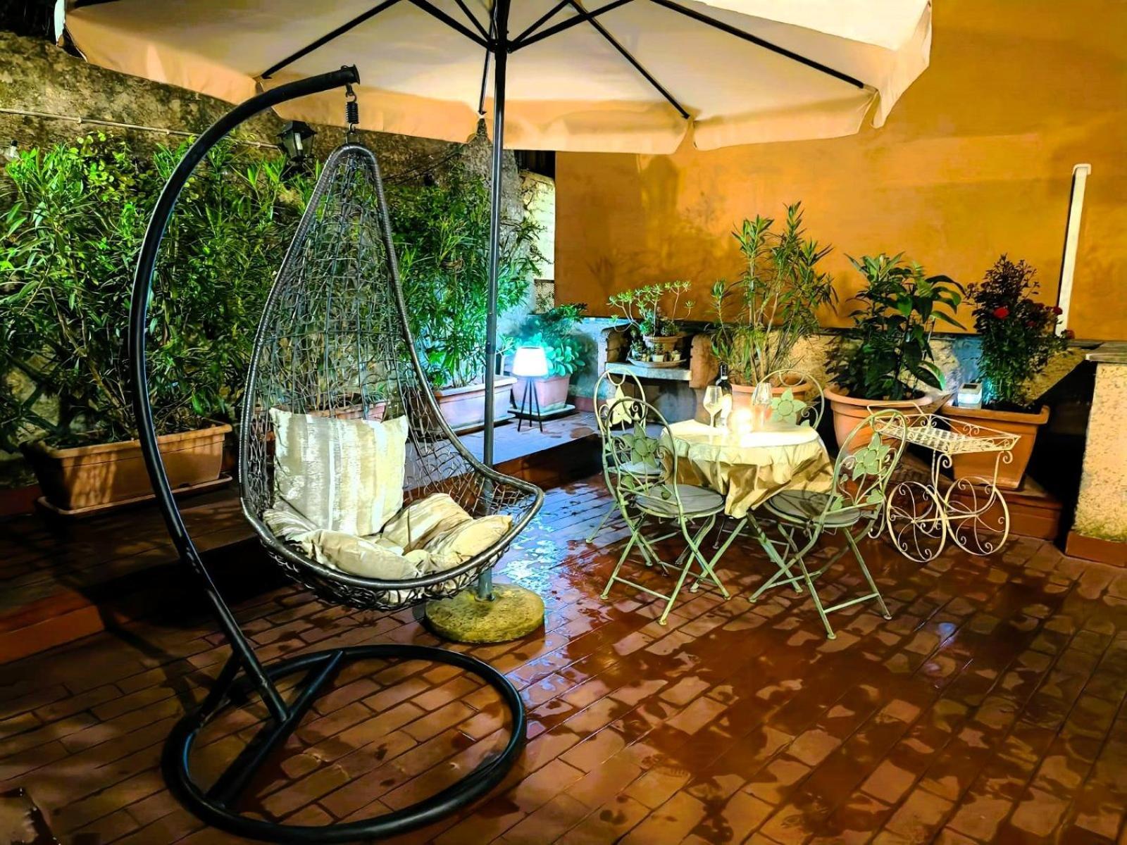 Vatican Heart Leone - Terrace Rome